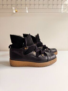 GANNI Black Ankle Boots with Brown Sole – Size 39